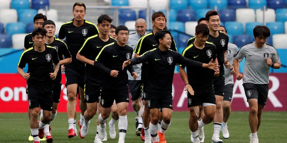 World Cup team swaps jerseys to stop spies